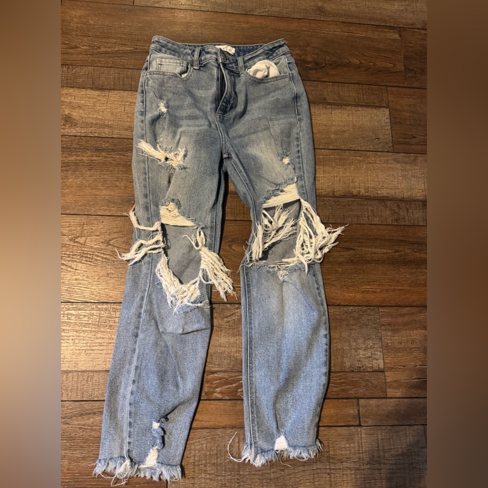 Women's Cello distressed jeans size 3